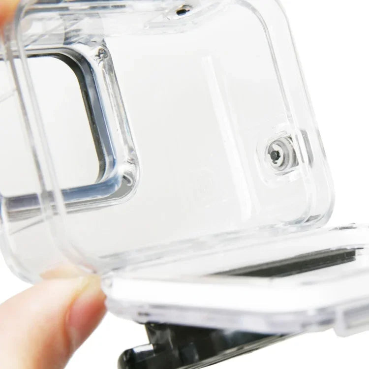Boîtier étanche 60 m pour GoPro HERO6/5 Black avec porte arrière tactile, filtre, fixation par boucle et vis. Objectif non démonté.