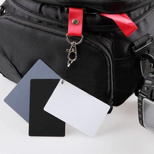 Carte de balance 3 en 1 noir, blanc et gris / Carte grise numérique avec dragonne, compatible avec tous les appareils photo numériques, formats de fichiers : RAW et JPEG, dimensions : 8,7 cm x 5,5 cm