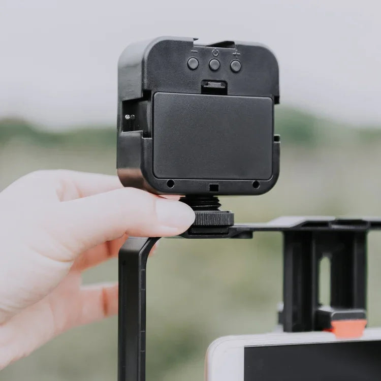 YELANGU PC203 YLG1801C Kit trépied/support de caméra LED pour selfies, vidéo, vlogging et diffusion en direct, avec poignée et stabilisateur en plastique.