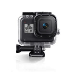 Boîtier de protection étanche 45 m pour GoPro HERO8 Black avec boucle, fixation de base, vis, filtres (violet, rouge, rose), poignée flottante, dragonne et inserts antibuée. Boîtier HERO8 noir + filtres.
