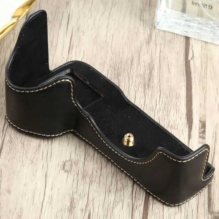 Étui demi-boîtier en cuir PU avec filetage 1/4 pouce pour appareil photo Sony ILCE-7RM4 / A7RM4 / A7R IV, pour Sony ILCE-7RM4