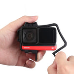 Boîtier de protection en plastique avec support pour Insta360 One R, adaptateur pour trépied, vis longue et griffe porte-accessoires.