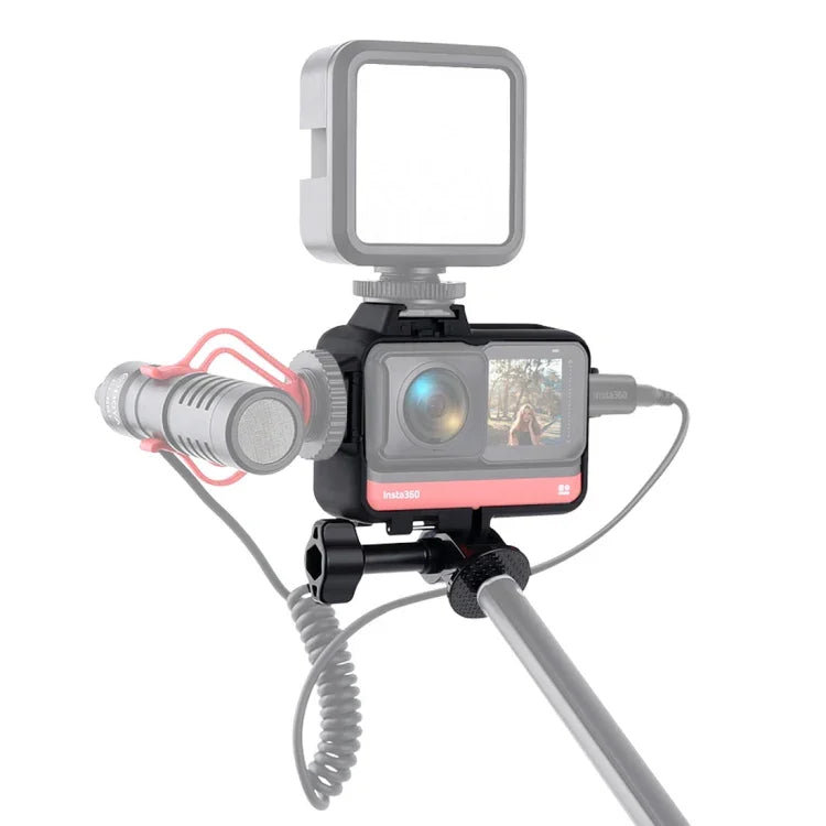 Boîtier de protection en plastique avec support pour Insta360 One R, adaptateur pour trépied, vis longue et griffe porte-accessoires.