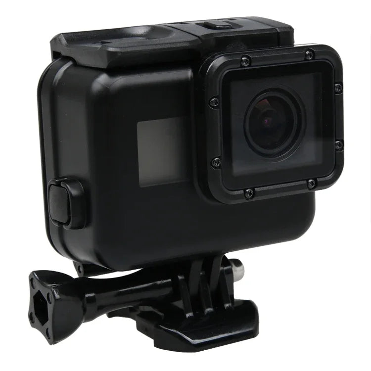Boîtier 2 en 1 pour GoPro HERO6/5 : coque arrière tactile + boîtier étanche 45 m (nécessite le démontage de l’objectif pour l’installation), avec fixation à boucle et vis de serrage.