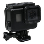 Boîtier 2 en 1 pour GoPro HERO6/5 : coque arrière tactile + boîtier étanche 45 m (nécessite le démontage de l’objectif pour l’installation), avec fixation à boucle et vis de serrage.