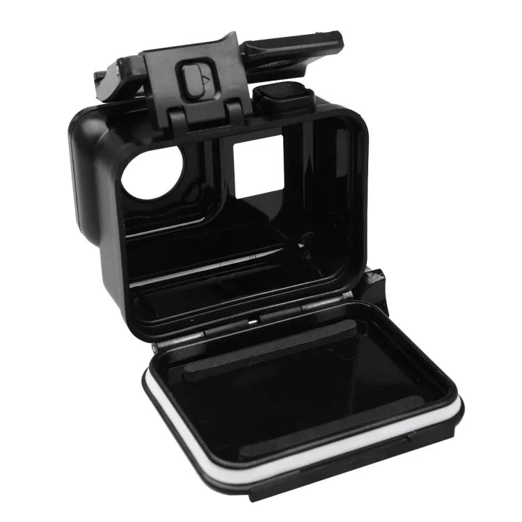 Boîtier 2 en 1 pour GoPro HERO6/5 : coque arrière tactile + boîtier étanche 45 m (nécessite le démontage de l’objectif pour l’installation), avec fixation à boucle et vis de serrage.