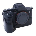 Étui demi-boîtier en cuir PU avec filetage 1/4 pouce pour Sony A7 IV