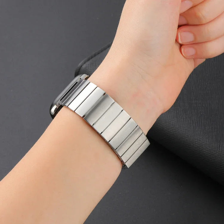 Bracelet de montre en acier magnétique pour Apple Watch Series, 7 41mm / 6&SE&5&4 40mm / 3&2&1 38mm, 7 45mm / 6&SE&5&4 44mm / 3&2&1 42mm