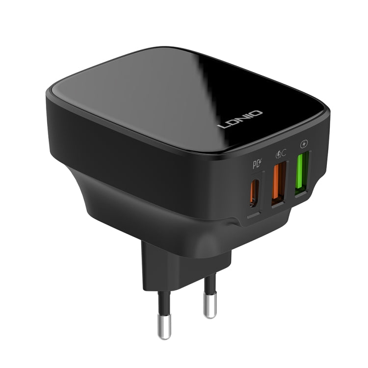 Chargeur port Type-C + double USB LDNIO Q334 32W avec câble de données USB-C / Type-C vers USB-C / Type-C 1m, prise EU, prise UK, prise US