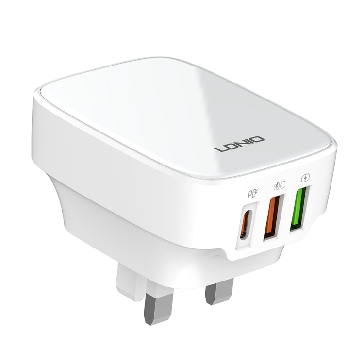 Chargeur port Type-C + double USB LDNIO Q334 32W avec câble de données USB-C / Type-C vers USB-C / Type-C 1m, prise EU, prise UK, prise US