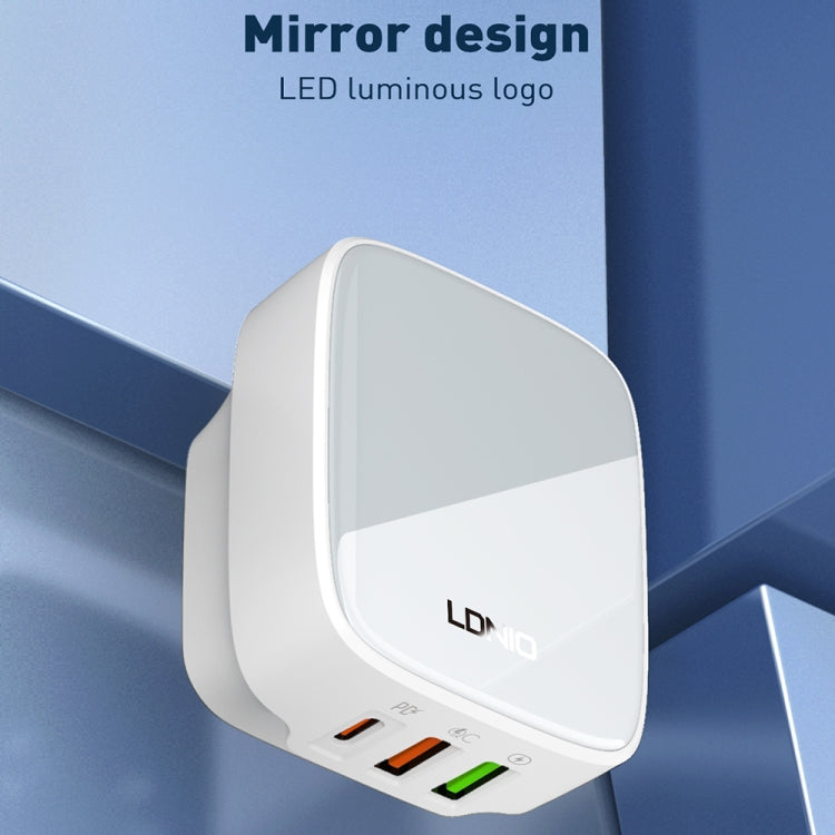 Chargeur port Type-C + double USB LDNIO Q334 32W avec câble de données USB-C / Type-C vers USB-C / Type-C 1m, prise EU, prise UK, prise US