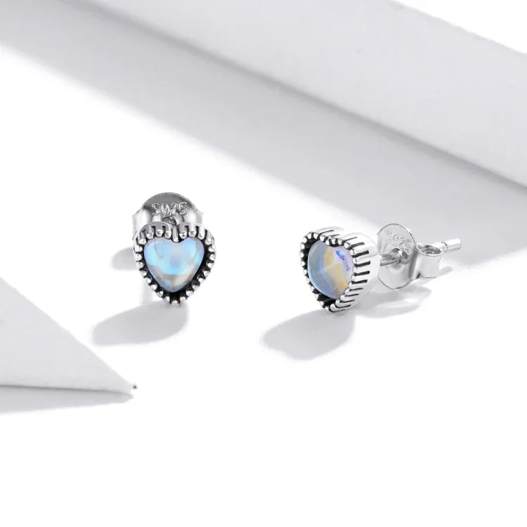 Boucles d'Oreilles Simples Cœur de Verre en Argent Sterling S925