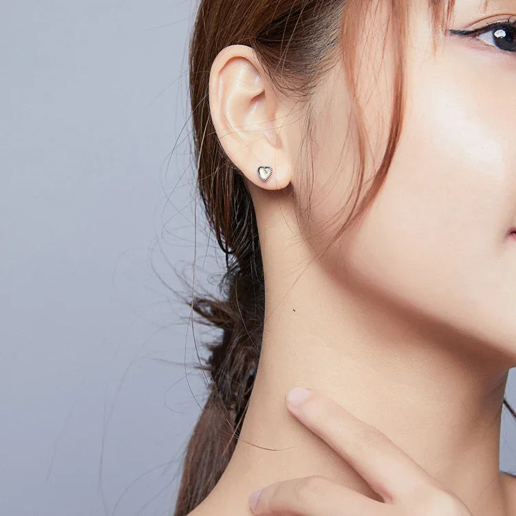 Boucles d'Oreilles Simples Cœur de Verre en Argent Sterling S925
