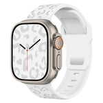 Bracelet de montre en silicone à boucle concave motif léopard, compatible avec Apple Watch 46 mm / 49 mm / 45 mm / 44 mm et Apple Watch 42 mm / 41 mm / 40 mm / 38 mm.