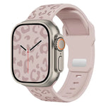 Bracelet de montre en silicone à boucle concave motif léopard, compatible avec Apple Watch 46 mm / 49 mm / 45 mm / 44 mm et Apple Watch 42 mm / 41 mm / 40 mm / 38 mm.