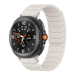 Bracelet de montre magnétique en silicone xDfind, compatible avec les Samsung Galaxy Watch Ultra / Ultra 2025, Galaxy Watch 8 / 8 Classic et Galaxy Watch 7 / 6 / 5 / FE.