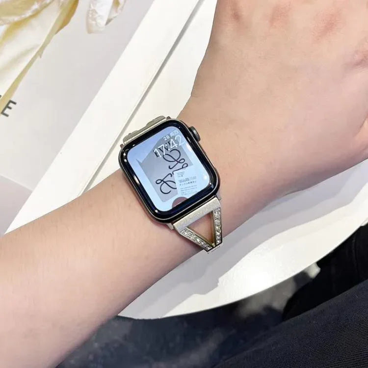 Bracelet de montre xDfind en acier inoxydable à chevrons et diamants, compatible avec Apple Watch 42/44/45/46/49 mm et Apple Watch 38/40/41/S10 42 mm.