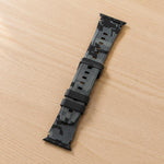 Bracelet de montre en silicone xDfind noir à motif camouflage, compatible avec Apple Watch 42/44/45/46/49 mm et Apple Watch 38/40/41/S10 42 mm.