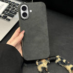 Étui de téléphone en similicuir suédé avec corde en peluche lapin sérigraphiée, Pour iPhone 17 Pro Max, Pour iPhone 17 Pro, Pour iPhone 17, Pour iPhone 16 Pro Max, Pour iPhone 16 Pro, Pour iPhone 16, Pour iPhone 15 Pro Max, Pour iPhone 15 Pro