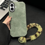 Étui de téléphone en similicuir suédé avec corde en peluche lapin sérigraphiée, Pour iPhone 17 Pro Max, Pour iPhone 17 Pro, Pour iPhone 17, Pour iPhone 16 Pro Max, Pour iPhone 16 Pro, Pour iPhone 16, Pour iPhone 15 Pro Max, Pour iPhone 15 Pro
