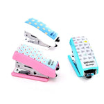 Deli Creative Stationery Agrafeuse géométrique Agrafeuse de mode colorée Fournitures scolaires et de bureau petite, taille : 4,9 x 2,2 cm, livraison de couleur aléatoire, 4,9 x 2,2 cm