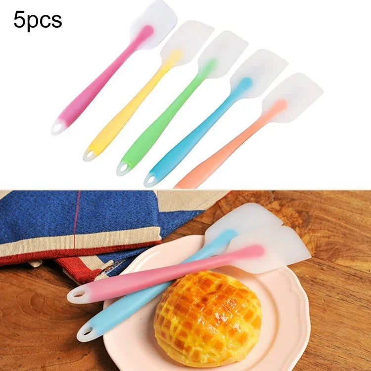 5 Racloirs à crème/spatules à gâteau en silicone translucides monobloc, résistants aux hautes températures, couleurs aléatoires