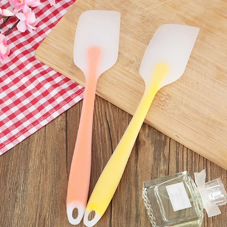 5 Racloirs à crème/spatules à gâteau en silicone translucides monobloc, résistants aux hautes températures, couleurs aléatoires