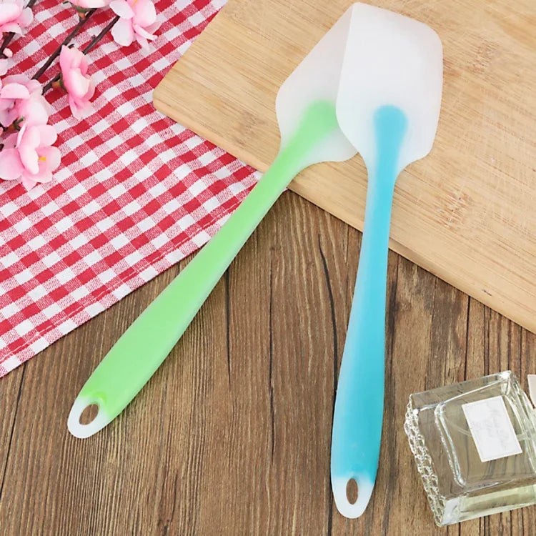 5 Racloirs à crème/spatules à gâteau en silicone translucides monobloc, résistants aux hautes températures, couleurs aléatoires