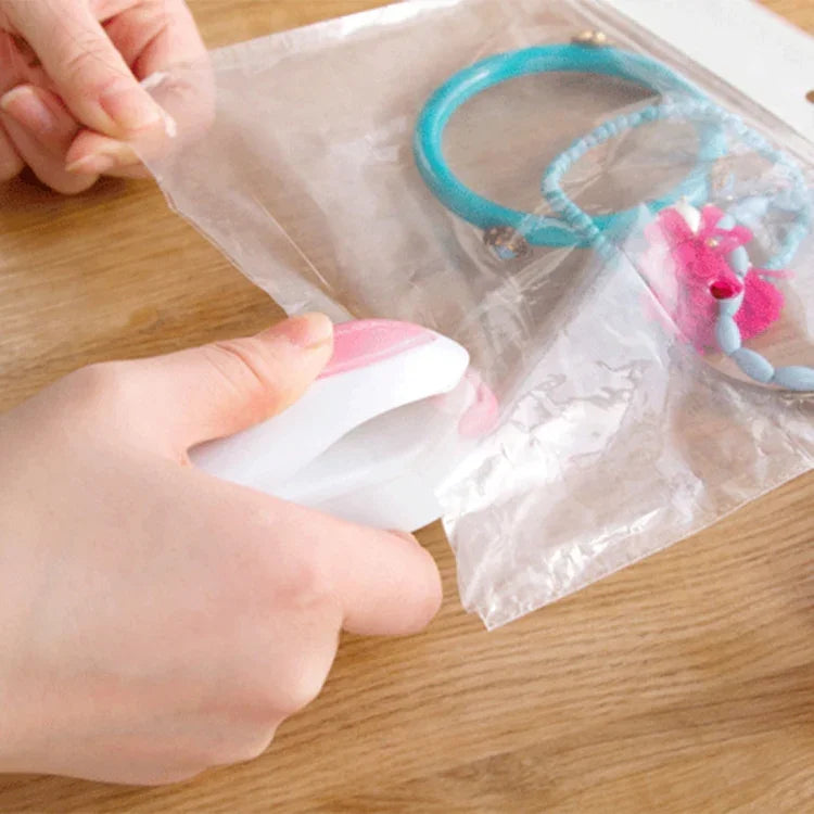 Mini-scelleuse thermique portable Scelleuse à impulsion Scelleuse pour sacs en plastique, livraison couleur aléatoire, scellage thermique