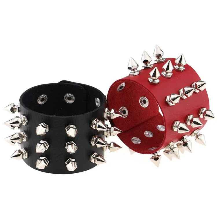 2 PCS Bracelet en Cuir à Rivets 3 Rangées, Style Punk Européen et Américain, Mode Exagérée à Pointe Conique, Livraison de Couleur Aléatoire