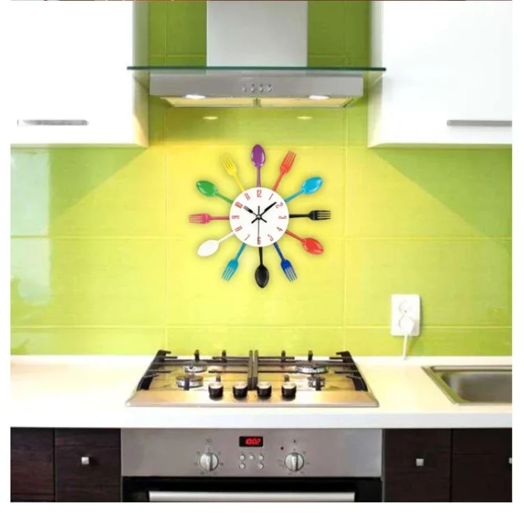 Horloge murale de cuisine en métal avec couverts, design créatif en quartz, moderne et décorative, argent