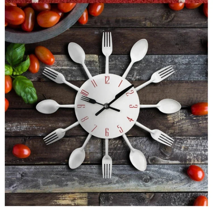 Horloge murale de cuisine en métal avec couverts, design créatif en quartz, moderne et décorative, argent