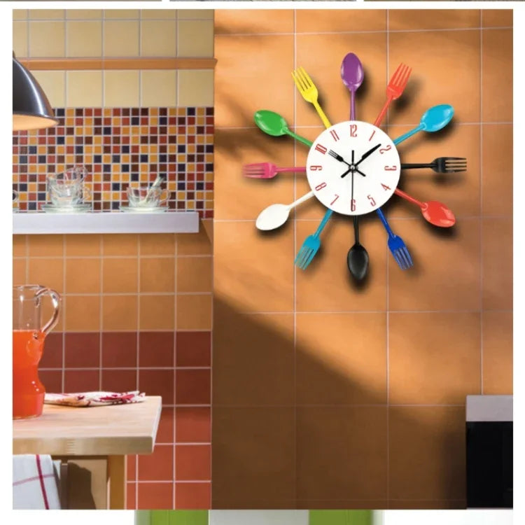 Horloge murale de cuisine en métal avec couverts, design créatif en quartz, moderne et décorative, argent
