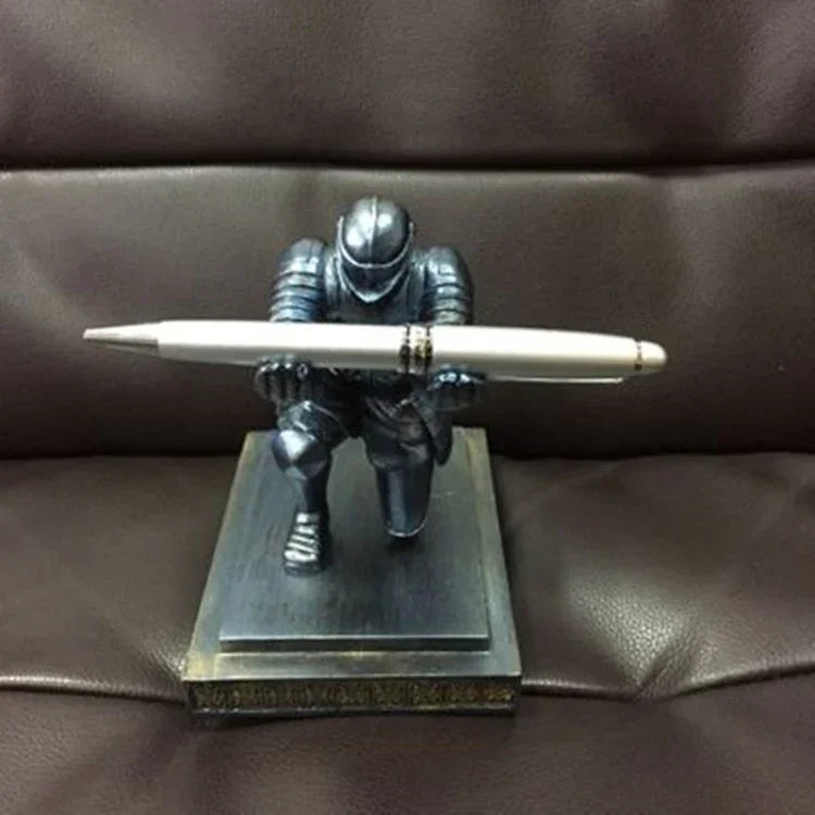 Porte-stylo de bureau créatif en forme de chevalier pour la maison ou le bureau