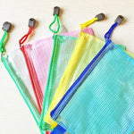Trousse à Papeterie en Maille Plastique avec Fermeture Éclair, Couleur Livrée au Hasard (B5, Taille : 28x21cm), B5, Taille : 28x21cm