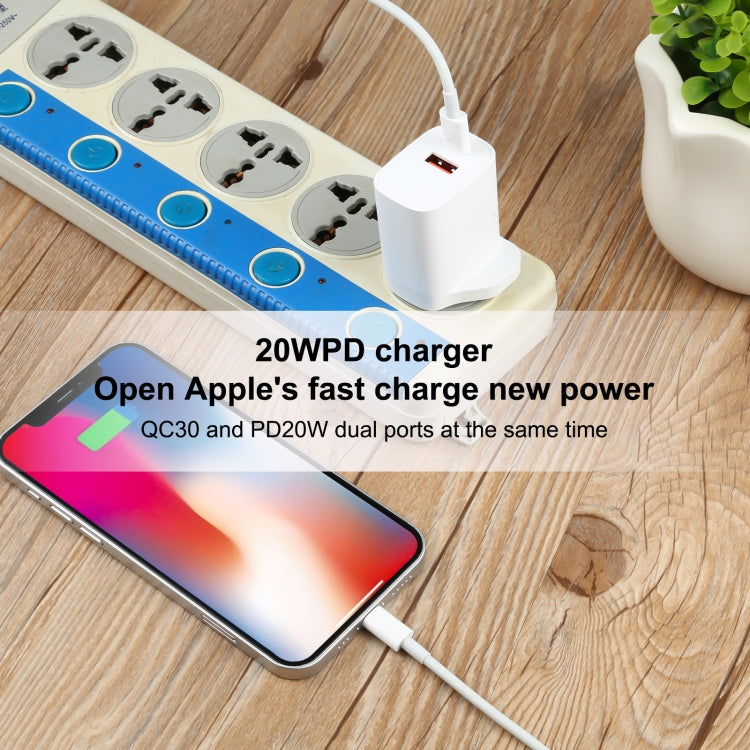 E087 Chargeur de voyage rapide 20 W avec ports USB-C / Type-C + USB, prise Royaume-Uni