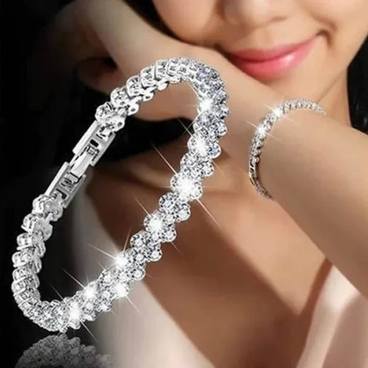 Bracelet élégant en cristal pour femme avec incrustation de diamants artificiels pour mariage, fiançailles, fête des mères et cadeau d'anniversaire, diamètre : 5,25 cm, périmètre : 16,5 cm, argent