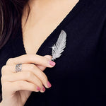 Broche de corsage en platine de haute qualité, motif plumes, style simple