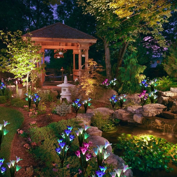 Fleur de lys artificielle 4 têtes, lampe solaire de pelouse décorative LED étanche IP55 pour extérieur, lumière blanche, lumière blanche