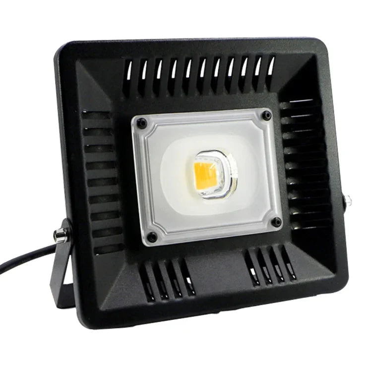 Flux lumineux : > 2400LM, PF > 0,9, RA > 80, CA 90-140V