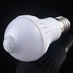 Ampoule LED E27 5W 12 LED SMD 5730 300LM avec détecteur de mouvement infrarouge, distance de détection : 4-6m, AC 220V, lumière blanche E27 5W, blanc chaud E27 5W