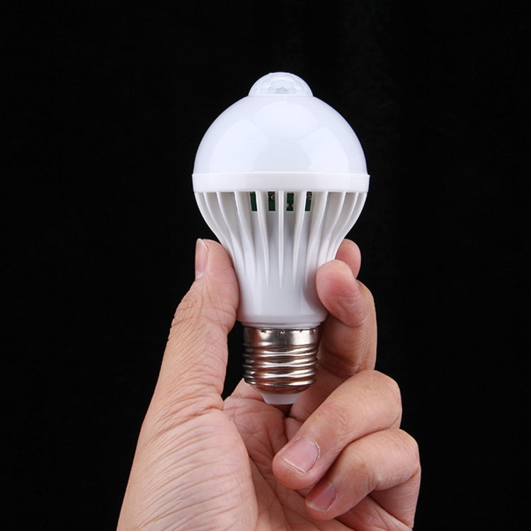 Ampoule LED E27 5W 12 LED SMD 5730 300LM avec détecteur de mouvement infrarouge, distance de détection : 4-6m, AC 220V, lumière blanche E27 5W, blanc chaud E27 5W