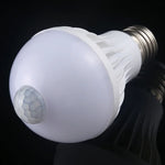 Ampoule LED à détecteur de mouvement infrarouge E27 7W 16 LED SMD 5730 450LM, Distance de détection : 4-6m, AC 220V, Lumière blanche E27 7W
