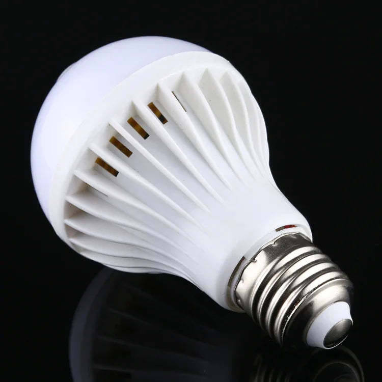 Ampoule LED à détecteur de mouvement infrarouge E27 7W 16 LED SMD 5730 450LM, Distance de détection : 4-6m, AC 220V, Lumière blanche E27 7W