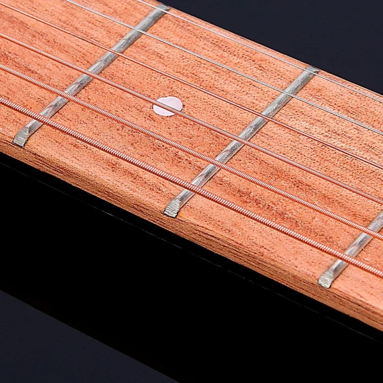 Outil d'entraînement portable pour guitare de poche à 6 frettes, idéal pour les débutants et pour la pratique des accords et des doigtés.