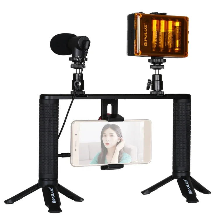Kit de montage vidéo PULUZ 4 en 1 pour vlogging, diffusion en direct et selfies : lampe LED, poignée stabilisatrice, support en aluminium, microphone, fixation pour trépied et griffe porte-accessoires.