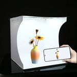 Kit de studio photo portable et pliable PULUZ avec anneau lumineux de 30 cm et 6 fonds de couleur (noir, blanc, jaune, rouge, vert, bleu). Dimensions déplié : 31 cm x 31 cm x 32 cm. Boîte de 30 cm.