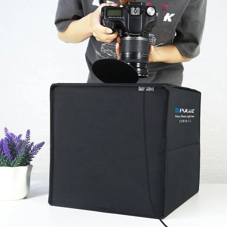 Kit de studio photo PULUZ avec anneau lumineux pliable de 30 cm et 6 fonds de couleur (noir, blanc, orange, rouge, vert, bleu), boîte noire de 30 cm.
