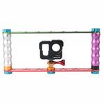 Support de fixation en aluminium avec double poignée stabilisatrice pour caméras d'action PULUZ, compatible avec GoPro, Insta360, DJI et autres caméras sportives.