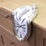 Horloge artistique rétro déformée à chiffres romains, effet chrome fondu, quartz irrégulier